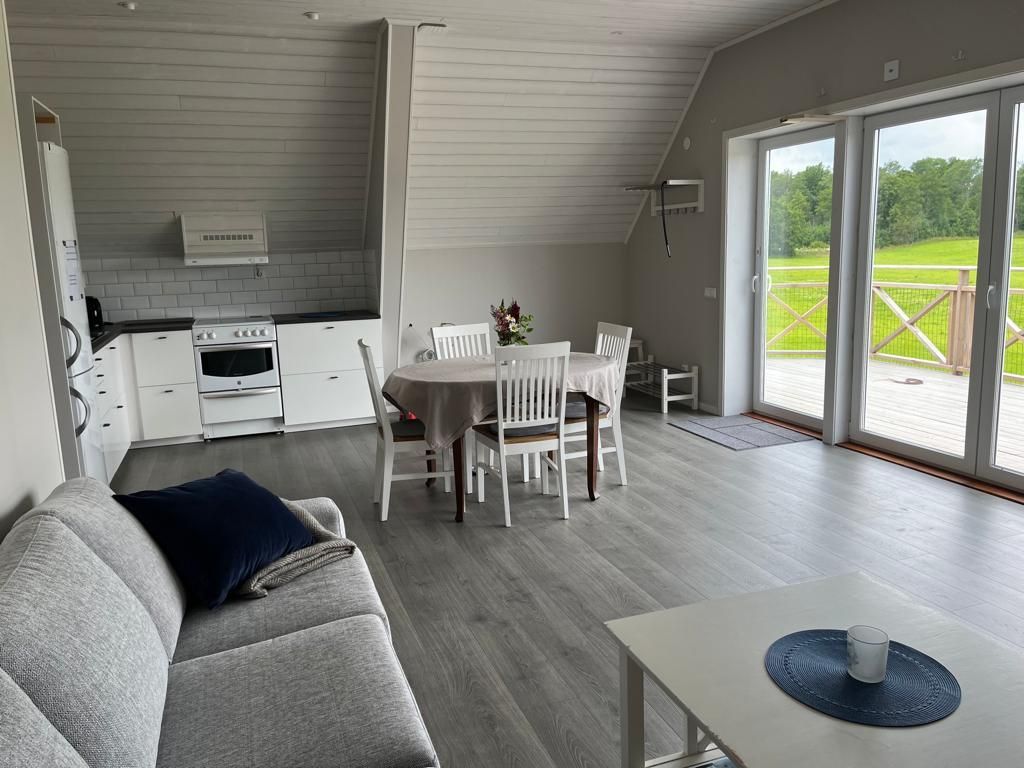 Nyrenoverad lägenhet med panorama sjöutsikt – bild 6 av 24