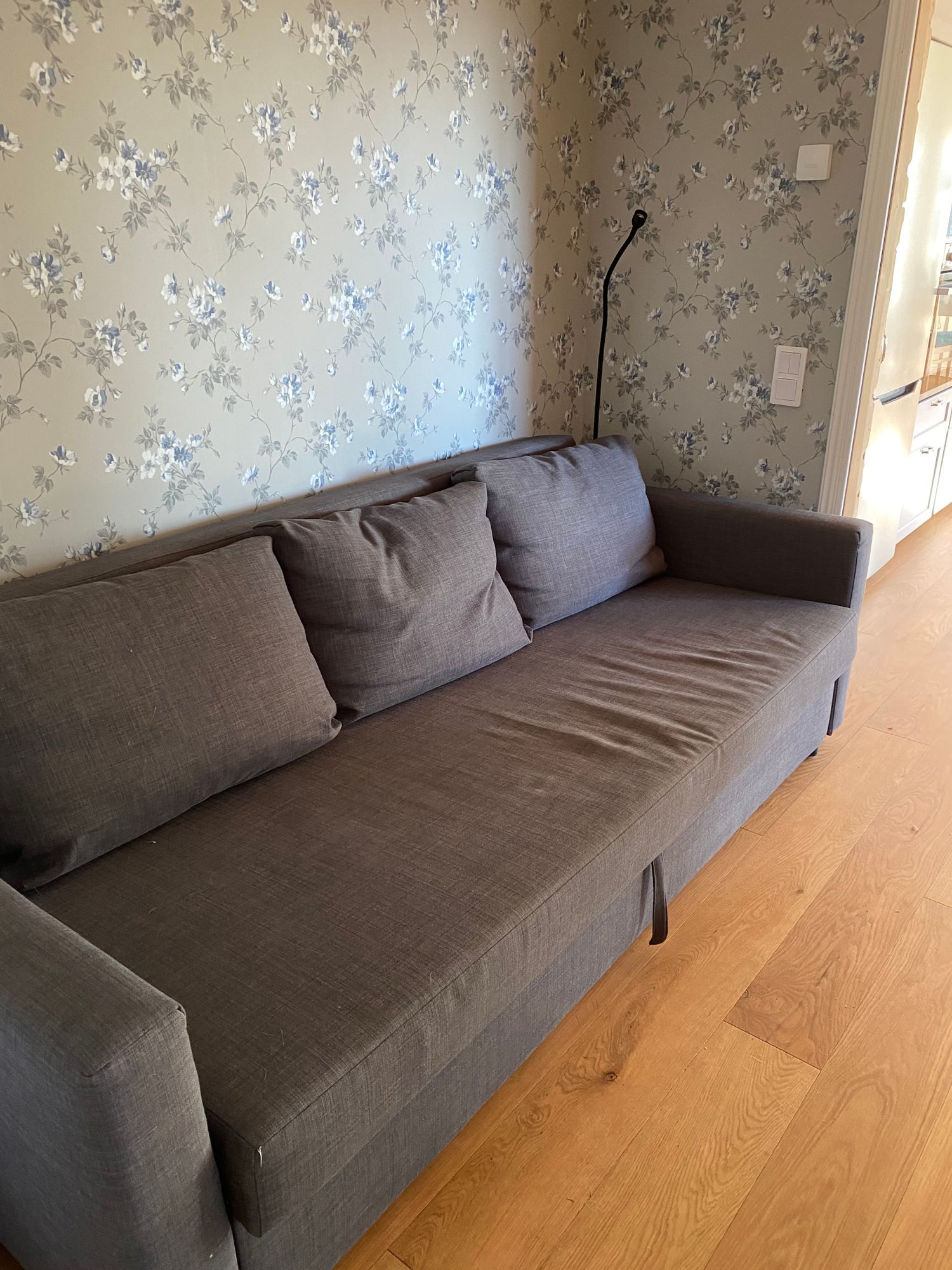 Mysig avsides stuga med närhet till sjö i Bohuslän – bild 12 av 24