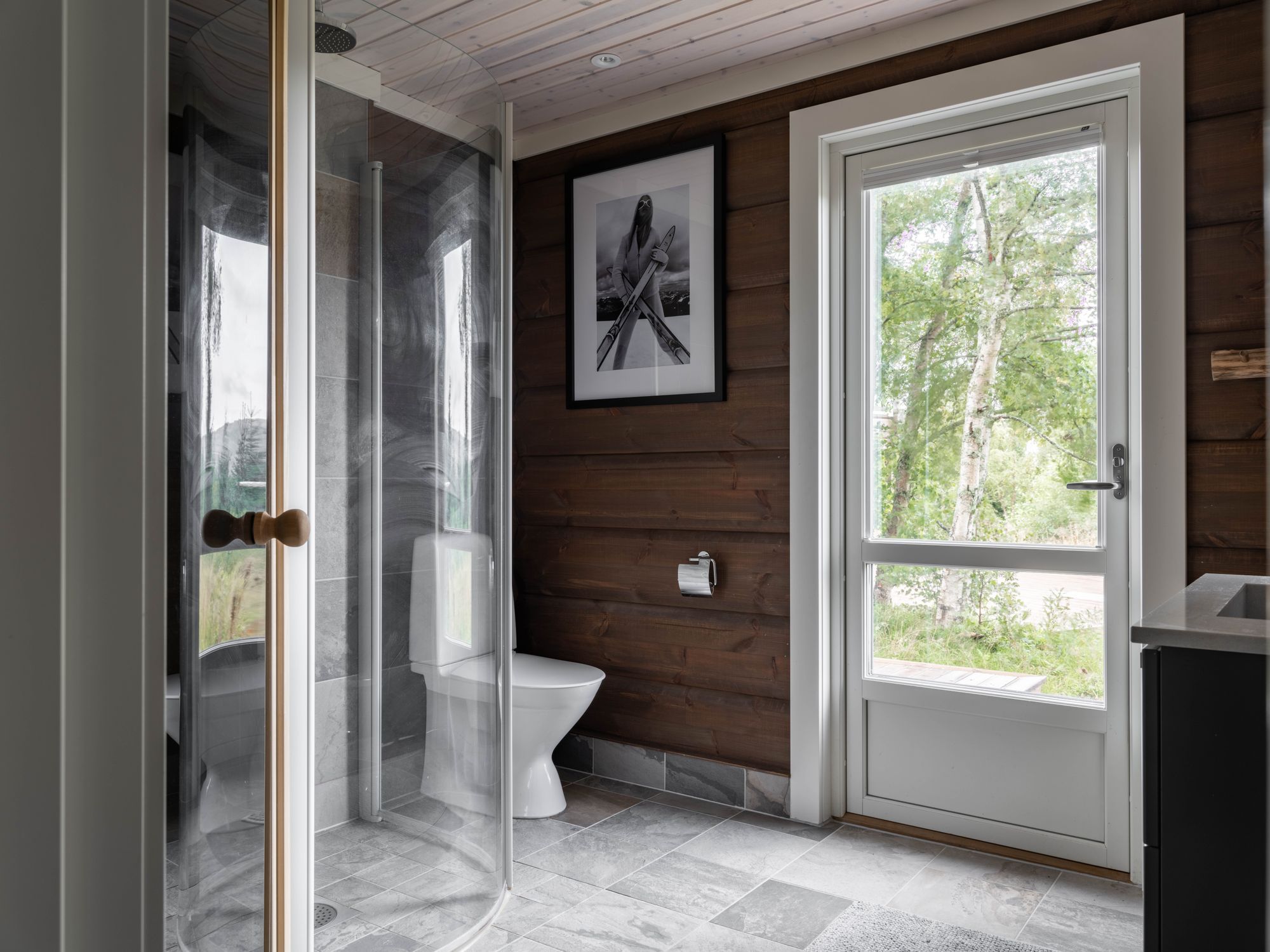 Mysig lodge med fantastiskt läge vid Sadelexpress – bild 8 av 21