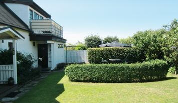 Charmig 2-plans studio med havsutsikt nära stand