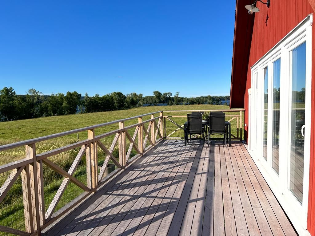 Nyrenoverad lägenhet med panorama sjöutsikt – bild 18 av 24