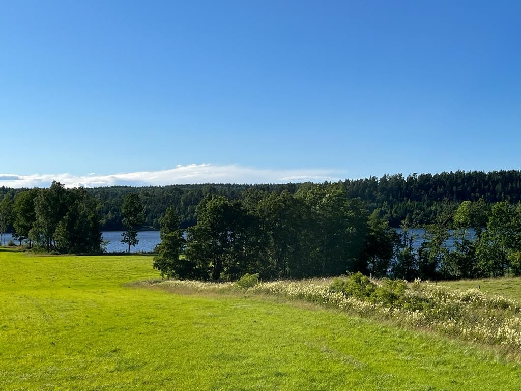 Nyrenoverad lägenhet med panorama sjöutsikt – bild 21 av 24