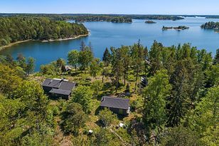 Genuine archipelago with magnificent lake view