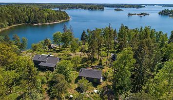 Genuine archipelago with magnificent lake view