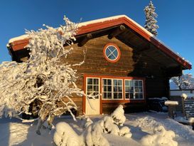 Rymlig timmerstuga i Hållan, Funäsdalen