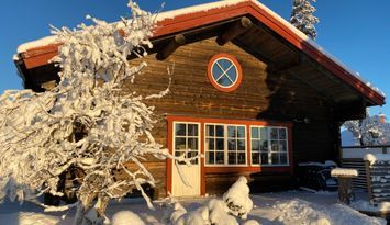 Rymlig timmerstuga i Hållan, Funäsdalen