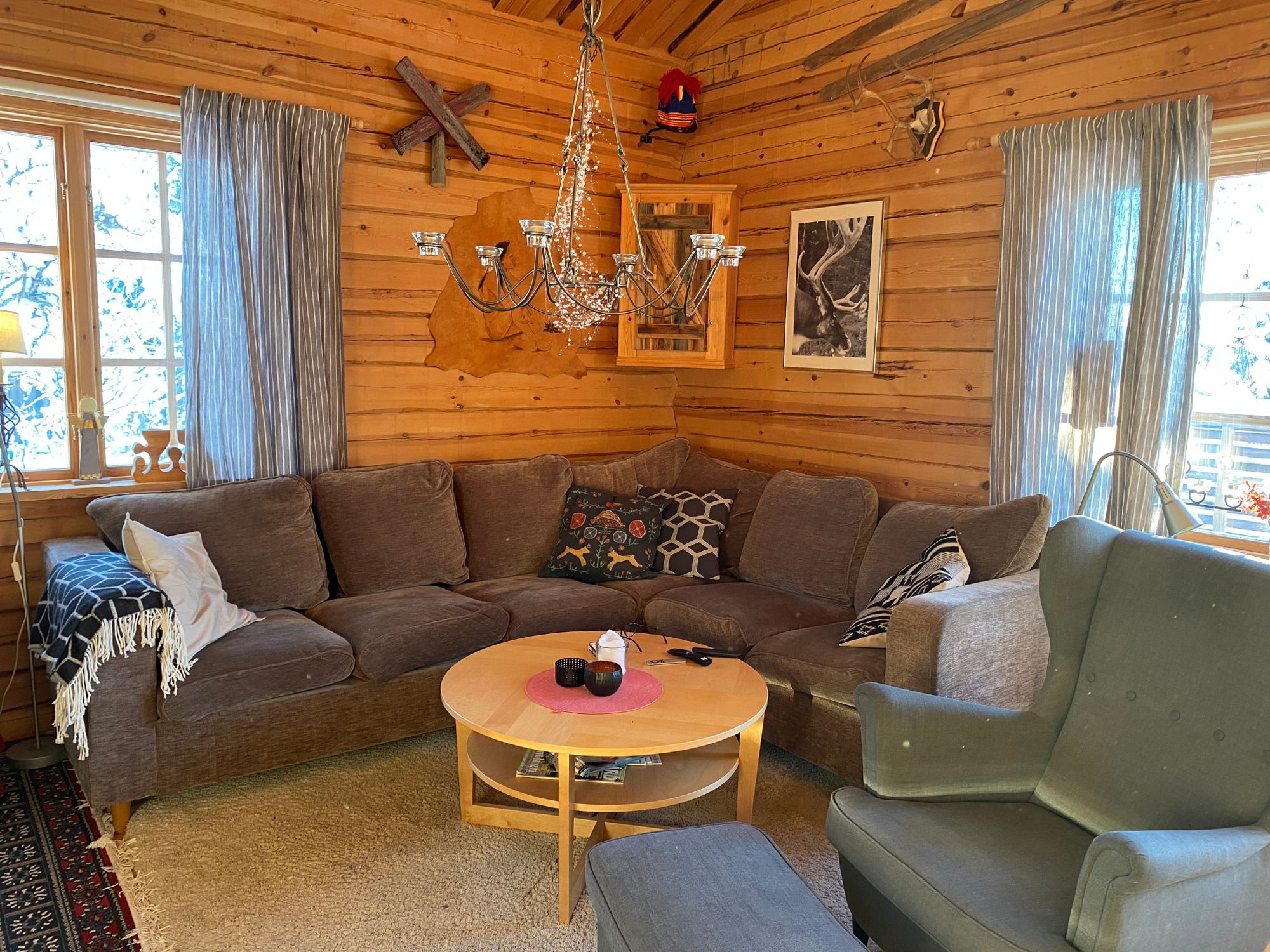 Rymlig timmerstuga i Hållan, Funäsdalen – bild 9 av 24