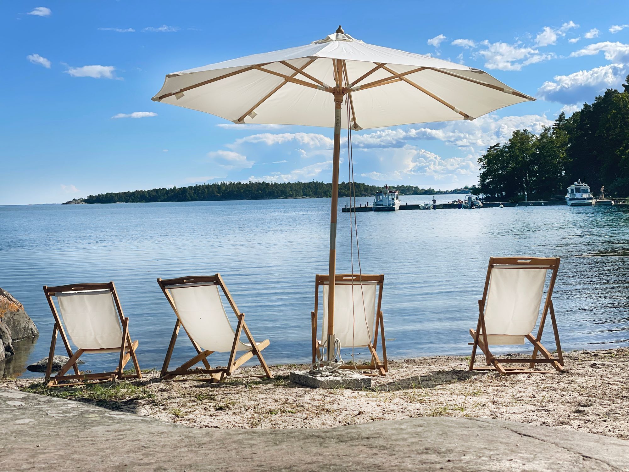 Unik sommarstuga med egen sandstrand på Fångö – bild 4 av 24