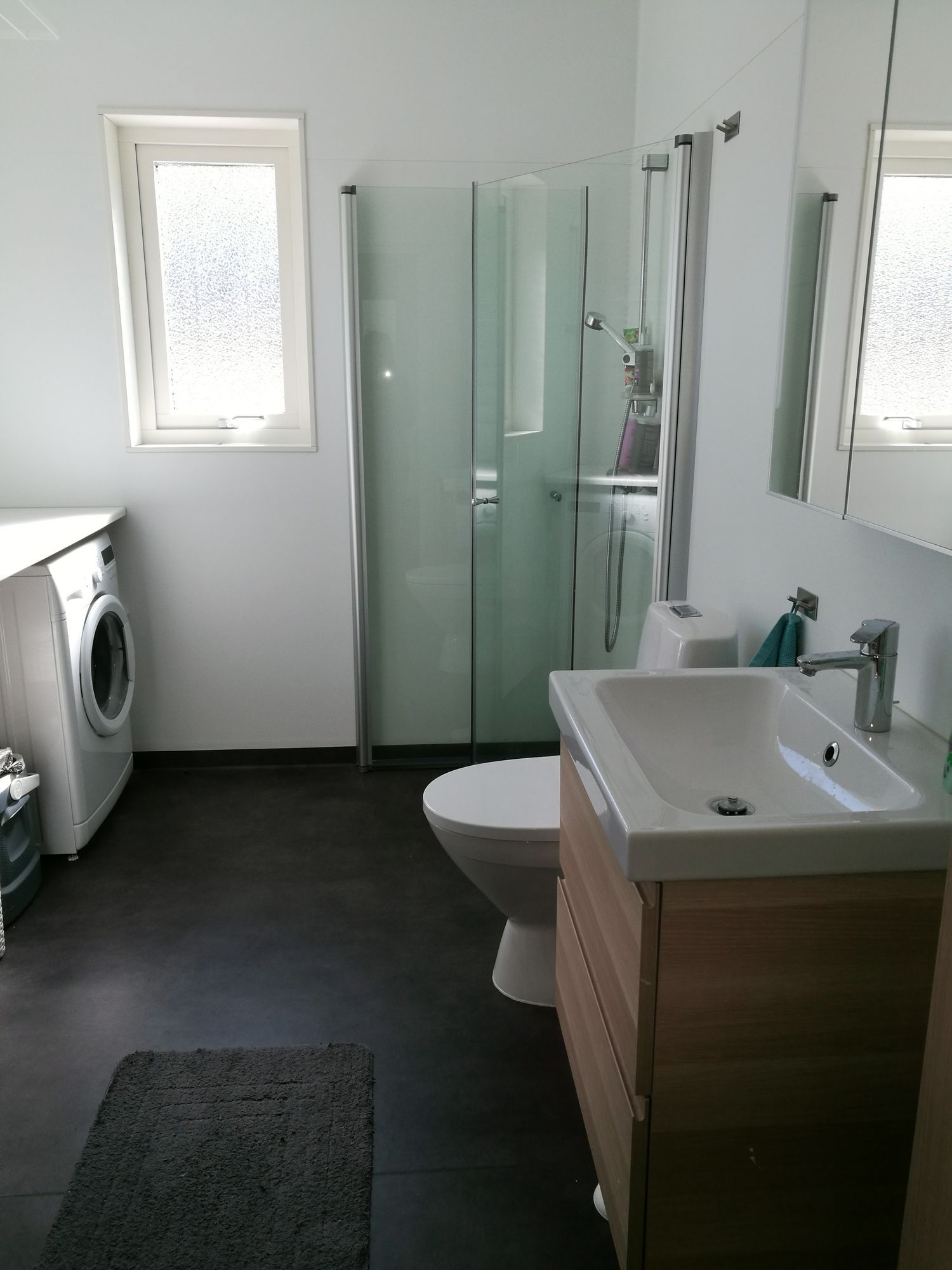 Modernt havsnära hus med hög standard och badtunna – bild 11 av 24