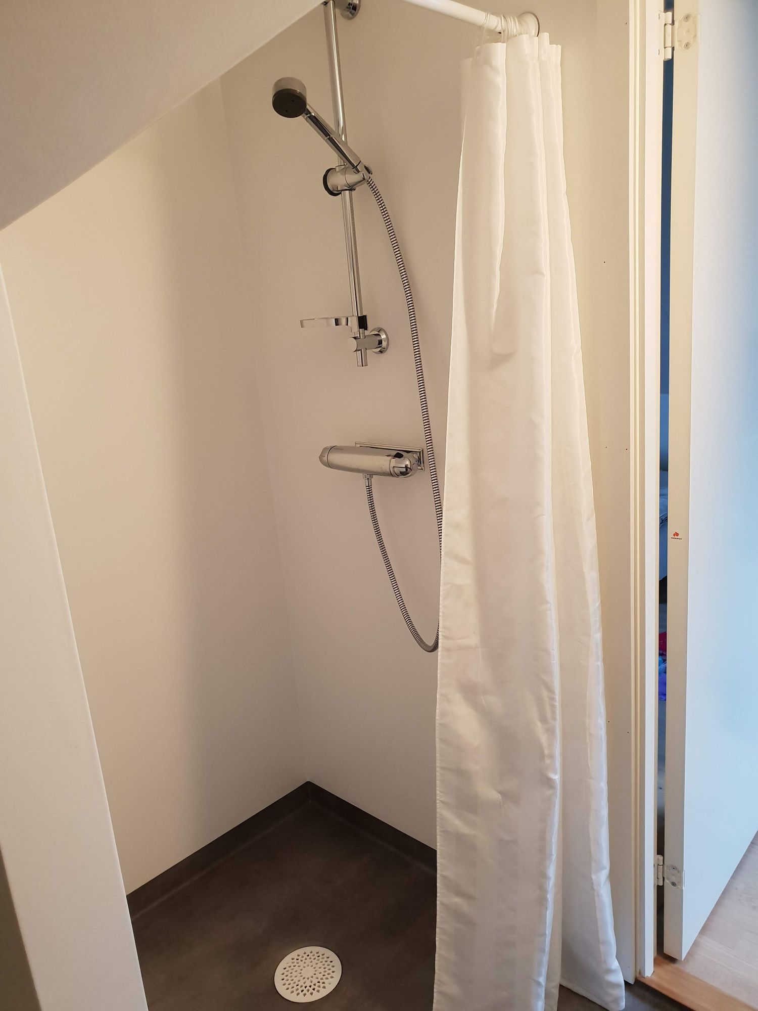 Modernt havsnära hus med hög standard och badtunna – bild 20 av 24