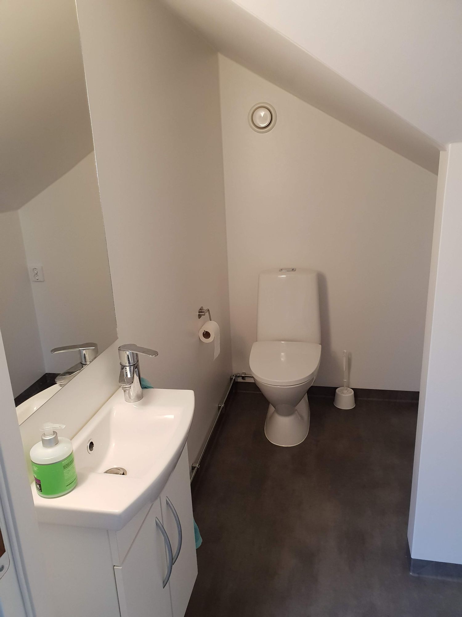 Modernt havsnära hus med hög standard och badtunna – bild 19 av 24