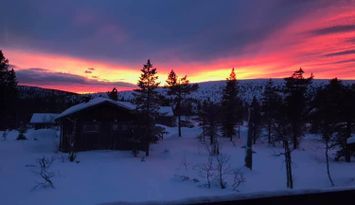 Fjällstuga med högt läge och utsikt!