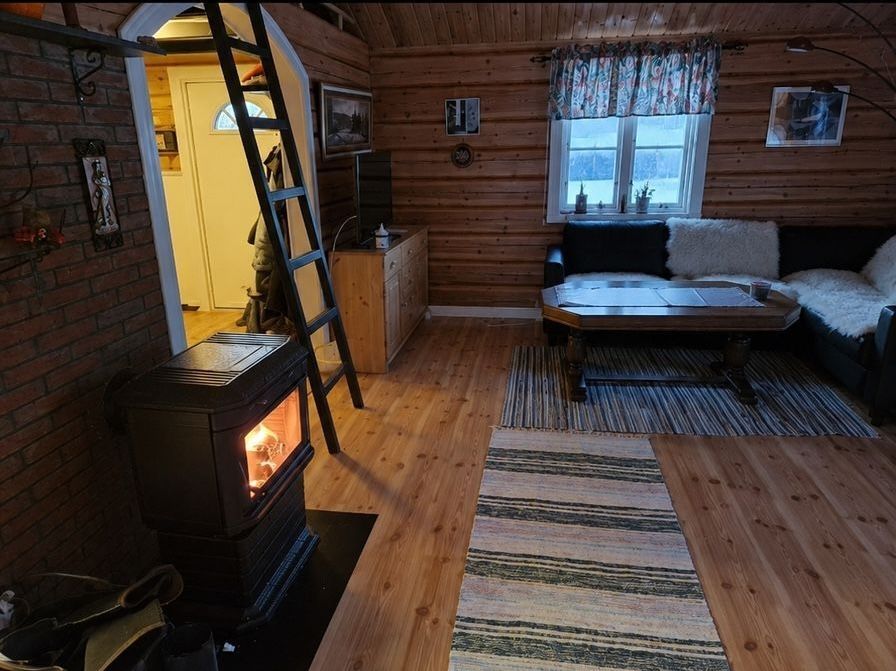 Stuga med strandläge. – bild 6 av 10