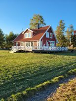 Hus vid sjön Långsvan i Skinnskatteberg