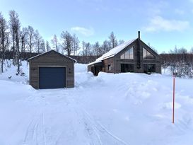 Modernt Fjällhus med utsikt över Hamrafjället