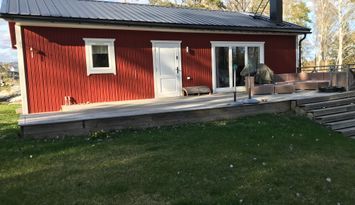 Ringsö i Mälaren: nybyggd, rymlig & privat stuga