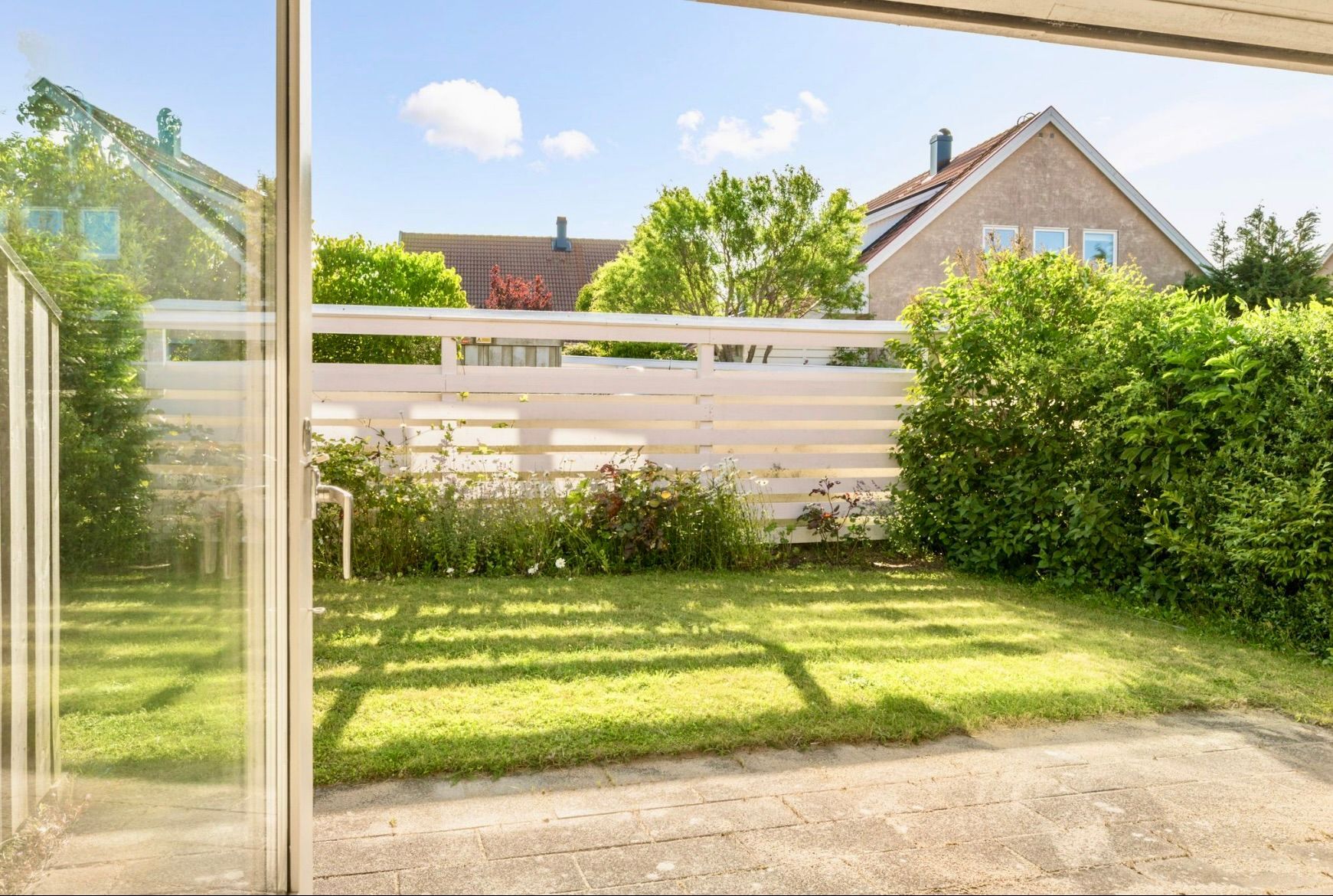 Charmigt radhus vid havet i idylliska Brantevik, Ö – bild 18 av 24
