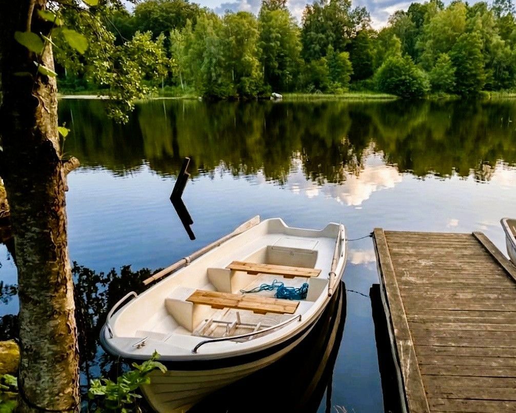 Familjevänligt rymligt hus vid sjö och skog. – bild 5 av 24