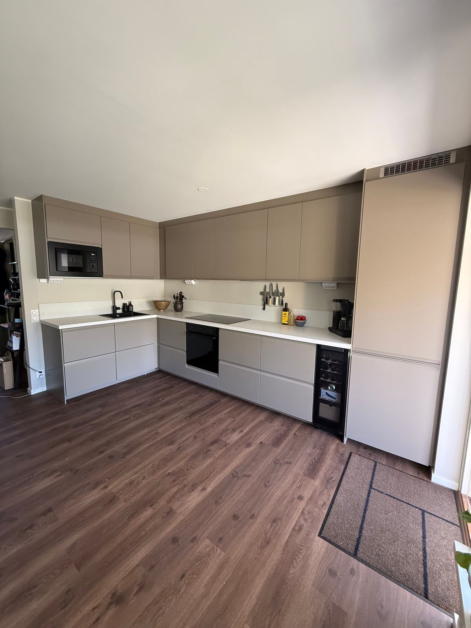 Charmigt radhus vid havet i idylliska Brantevik, Ö – bild 5 av 24