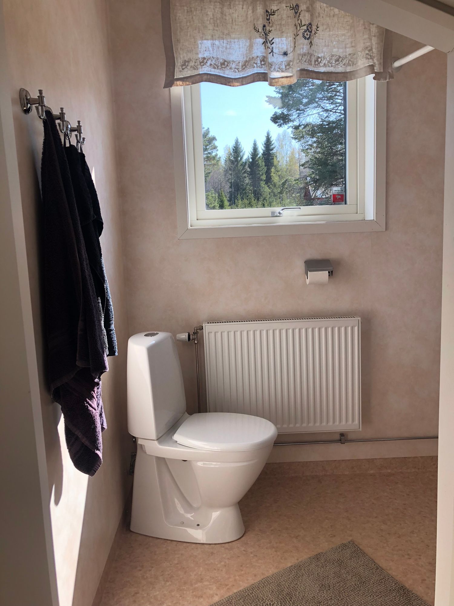 Hus på landet med närhet till skog och sjö ! – bild 13 av 15