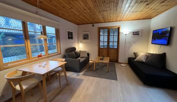 En eller två stugor nära hav o brygga Åhus