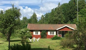Nyrenoverad stuga/torp på natursköna Vänersnäs