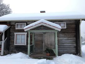 Modernt boende i timmerstuga från 1800-talet