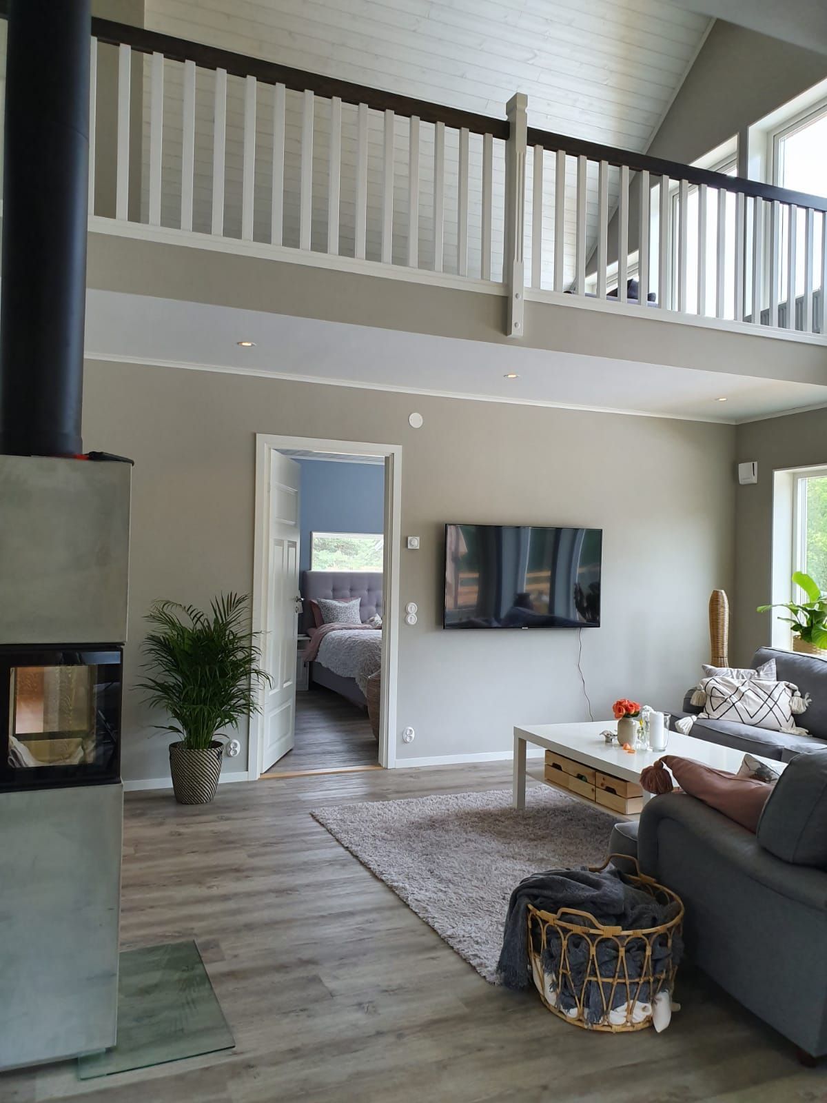 Nybyggt hus med pool i naturskönt område – bild 9 av 24