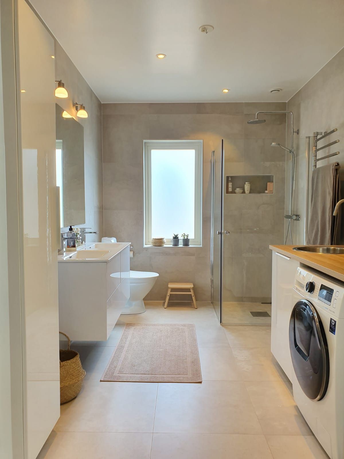 Nybyggt hus med pool i naturskönt område – bild 12 av 24