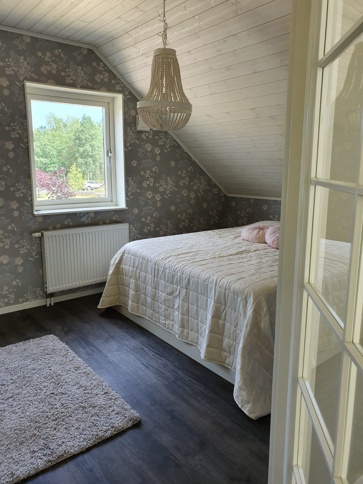 Nybyggt hus med pool i naturskönt område – bild 13 av 24