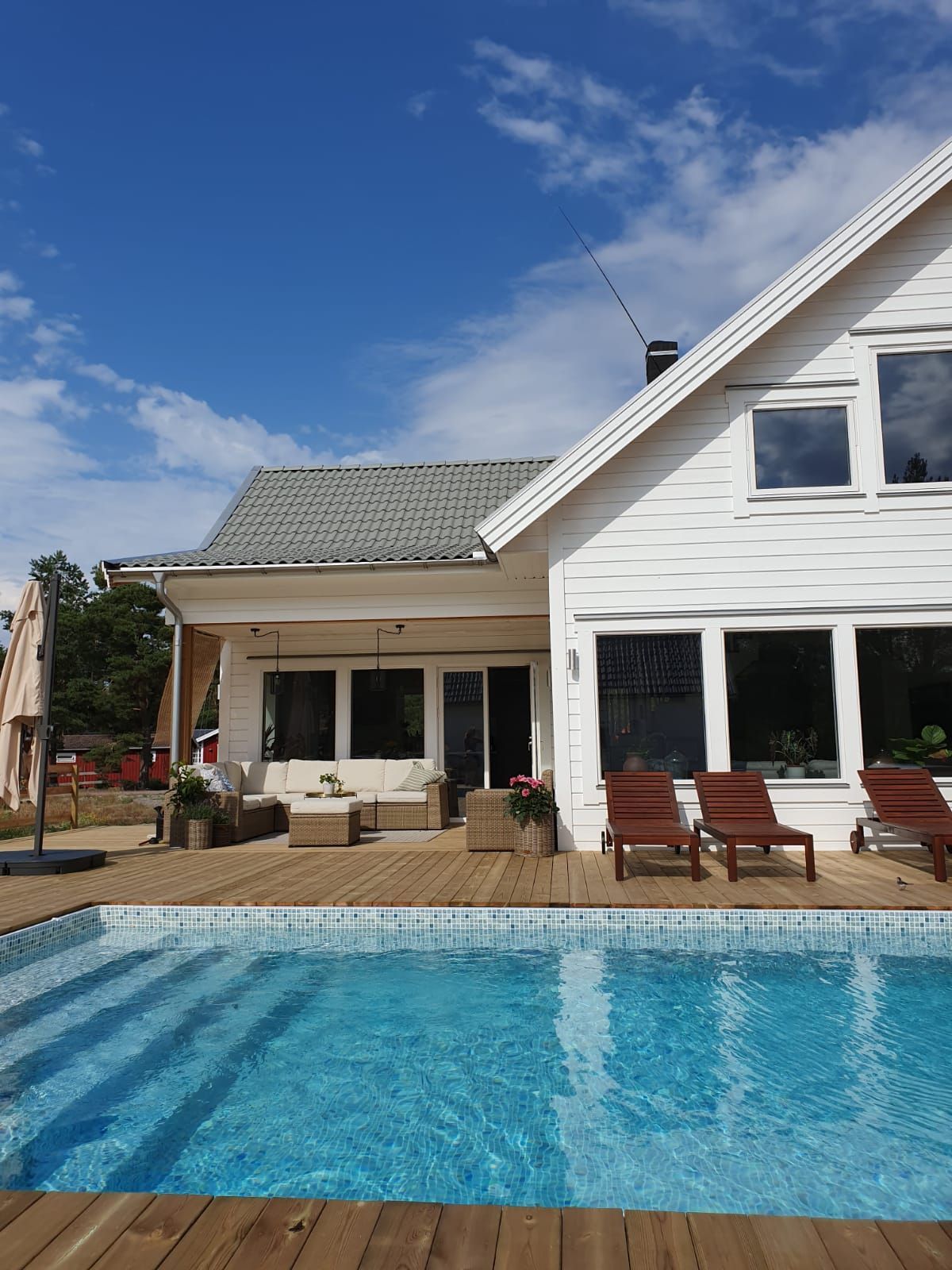 Nybyggt hus med pool i naturskönt område – bild 4 av 24