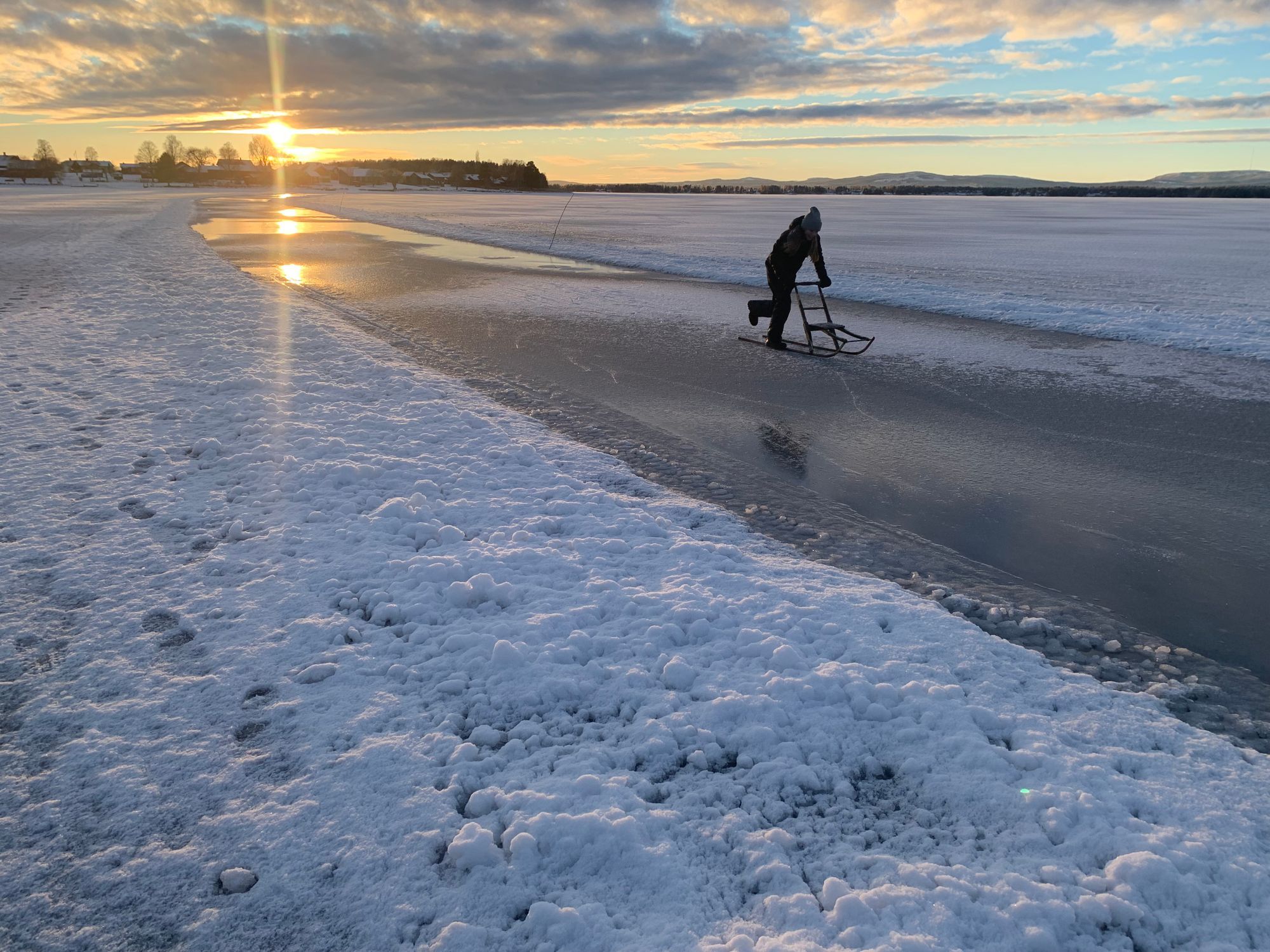 Litet hus i fina Vattnäs utanför Mora – bild 20 av 24