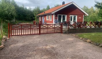 Litet hus i fina Vattnäs utanför Mora