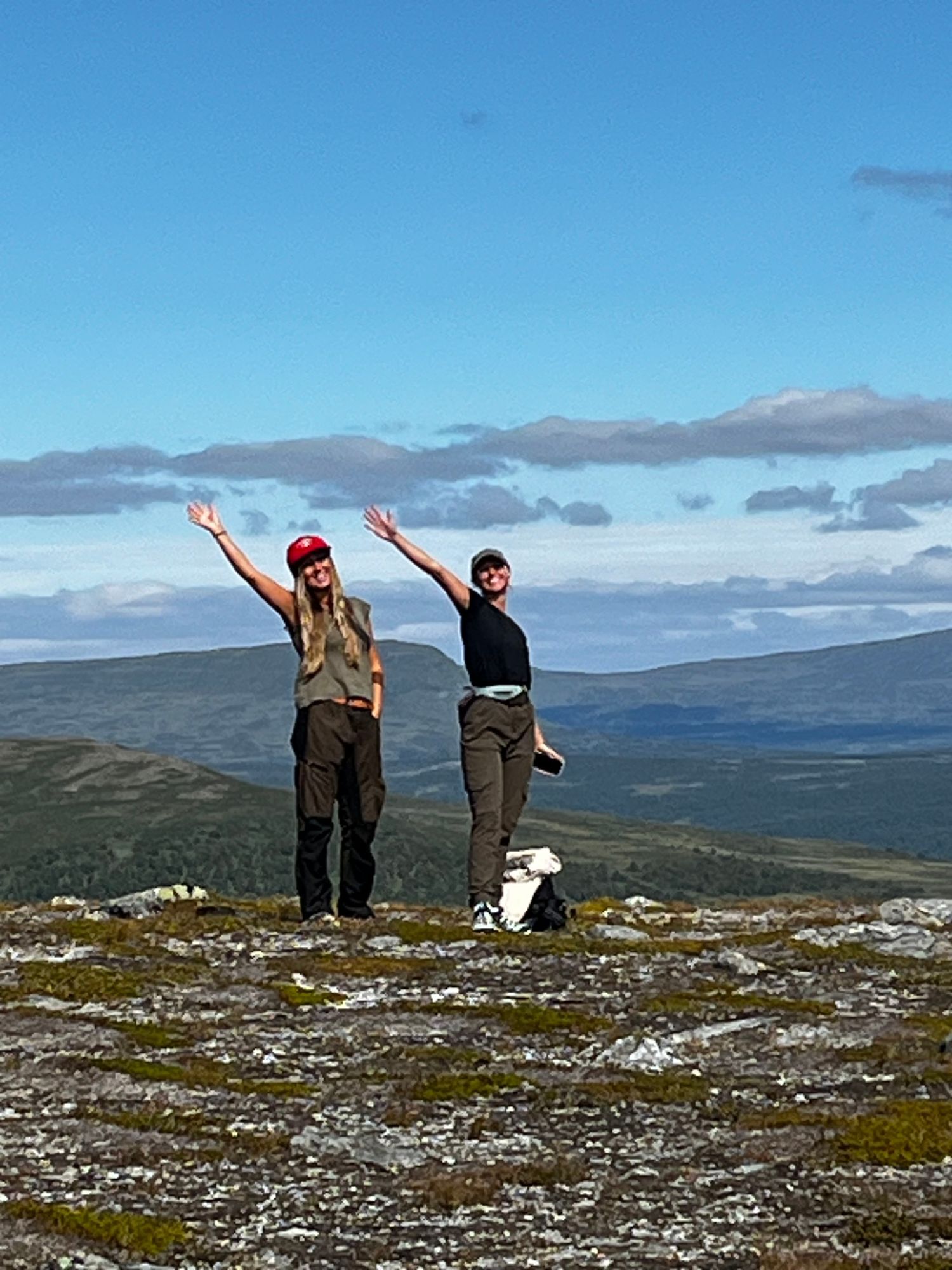 Fin stuga i Bruksvallarna - skiin/out-walkin/out!