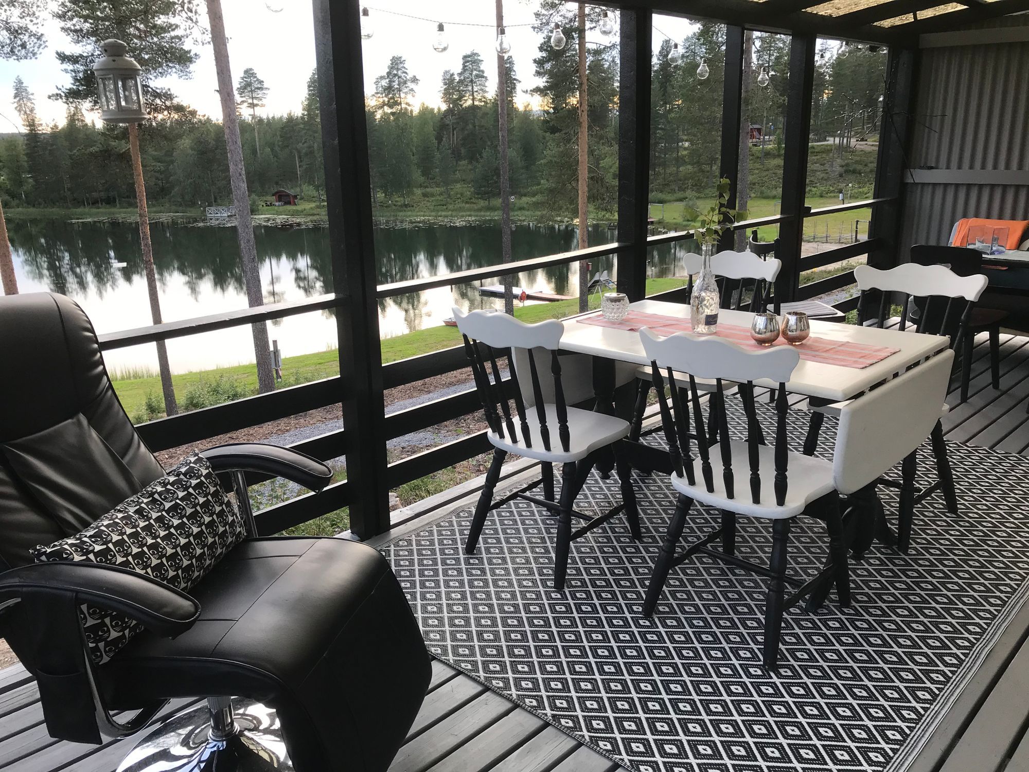 4-bädds stuga med pentrykök, kyl, micro, matplats.