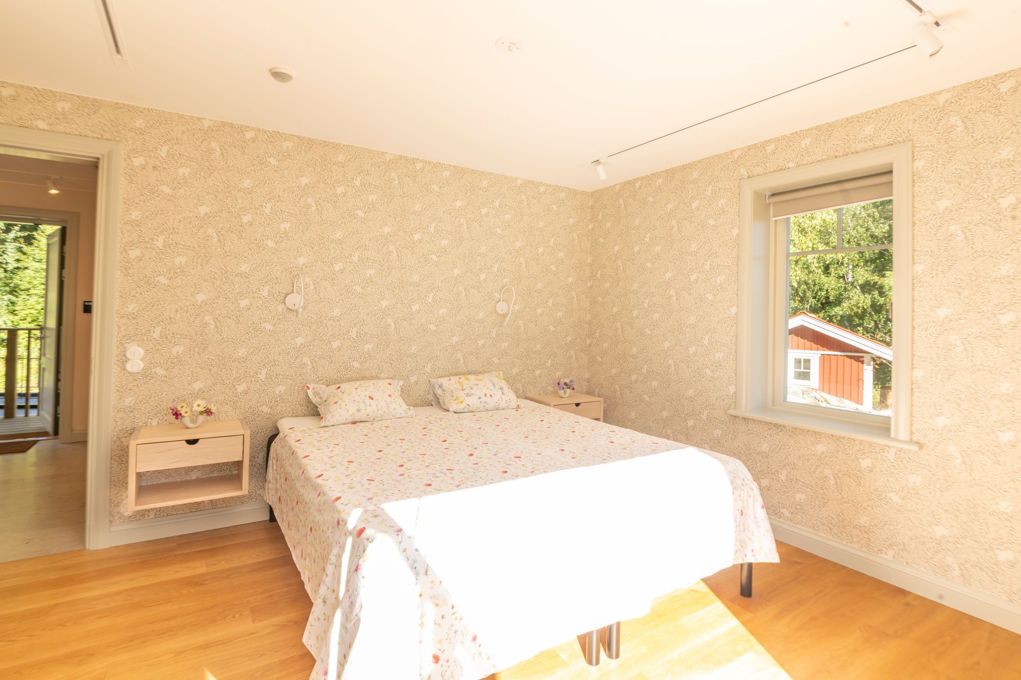 Nybyggt skärgårdshus, privat brygga och sandstrand – bild 9 av 24