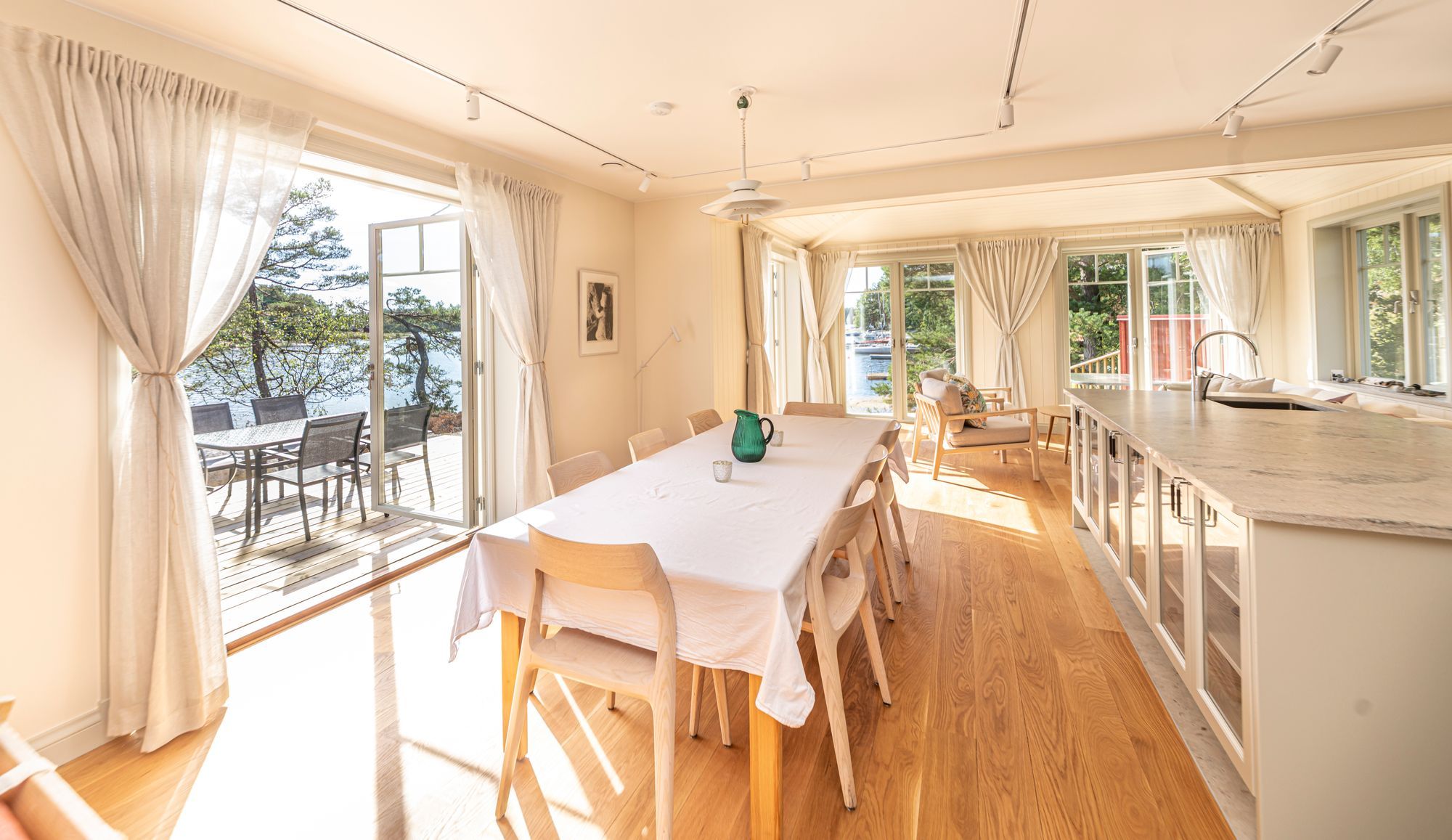 Nybyggt skärgårdshus, privat brygga och sandstrand – bild 17 av 24