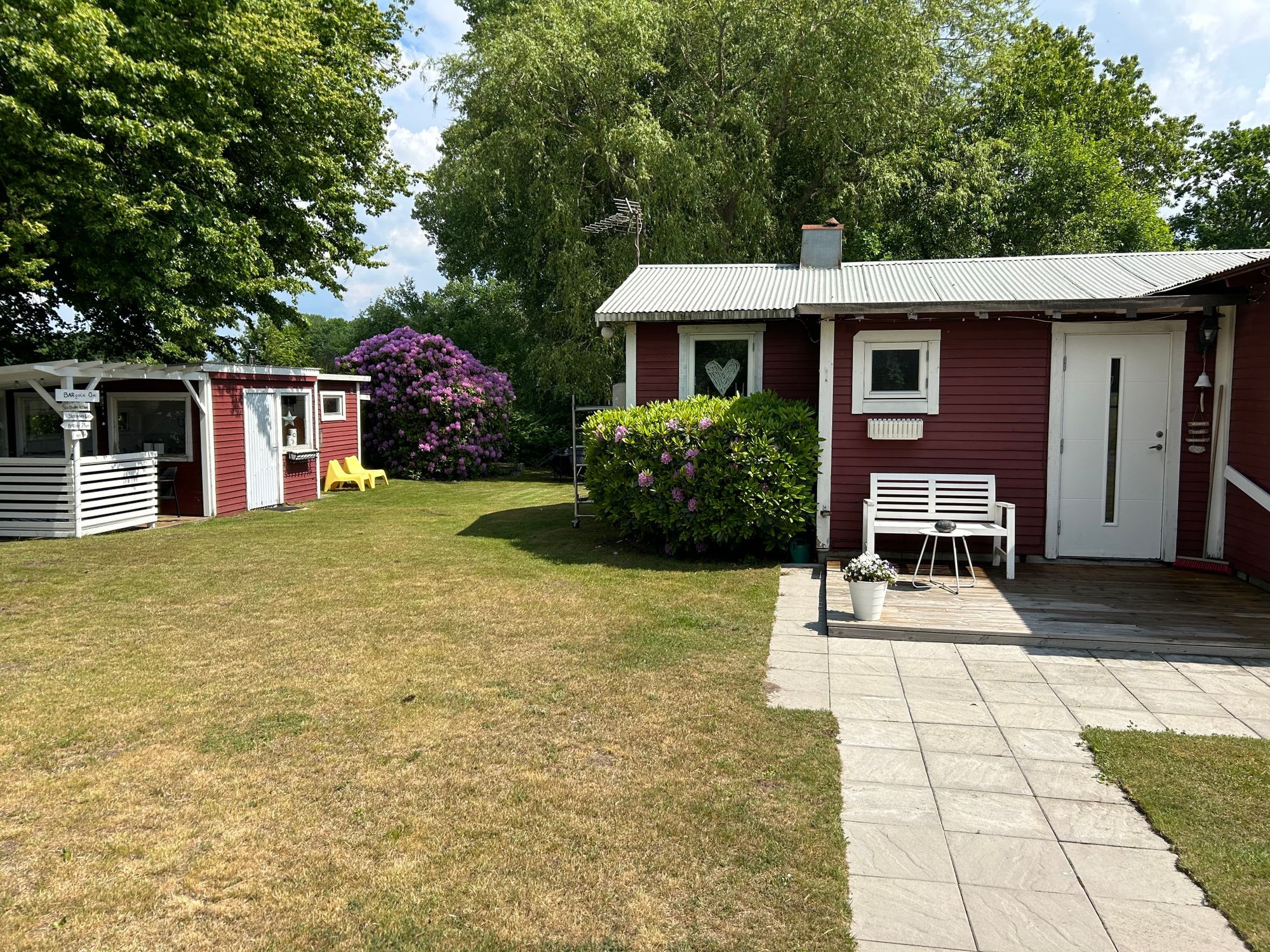 Rymlig stuga med nyrenoverat kök och sovrum – bild 2 av 17
