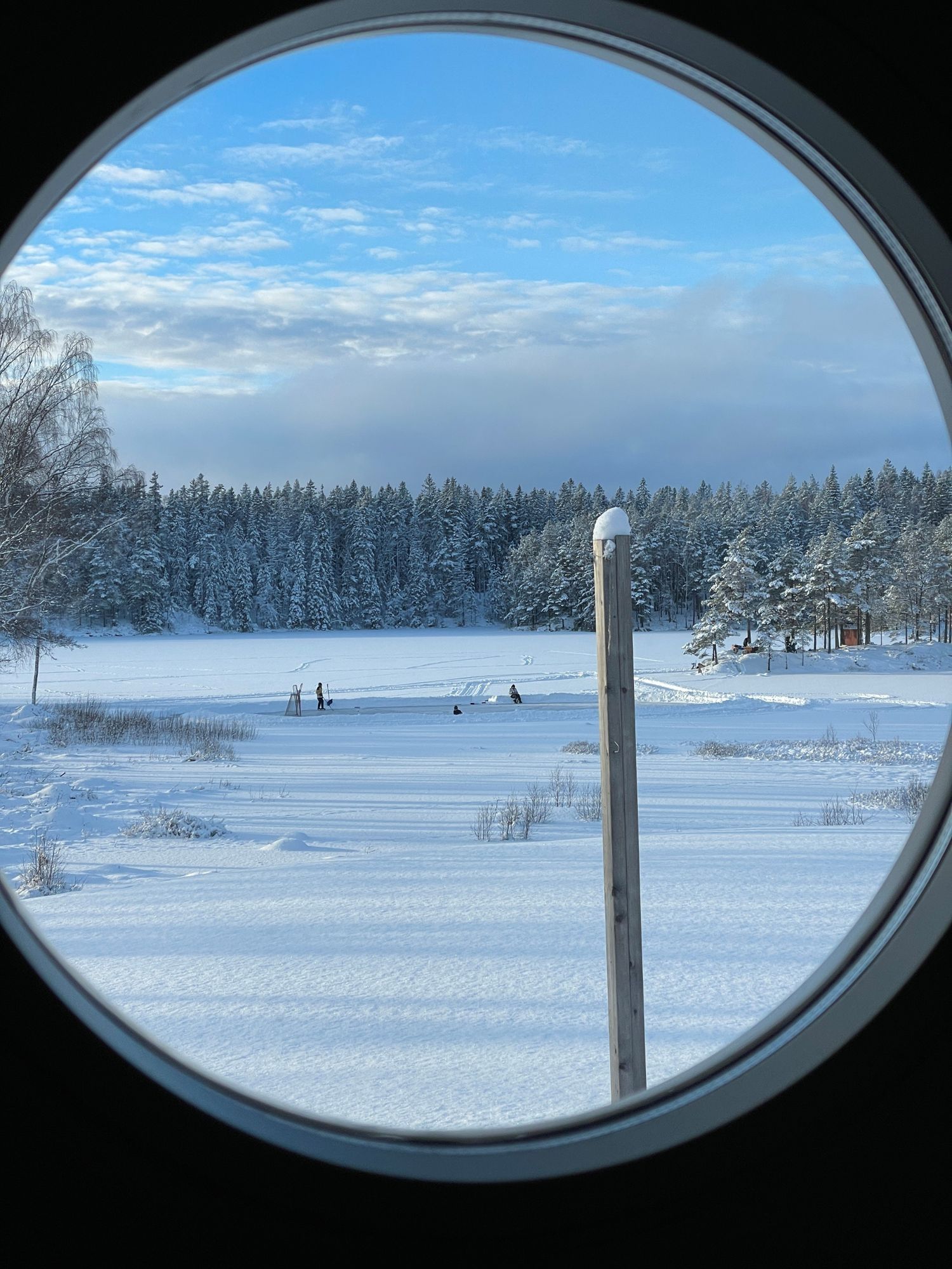 Mysig stuga med sjöutsikt och egen brygga. – bild 16 av 19