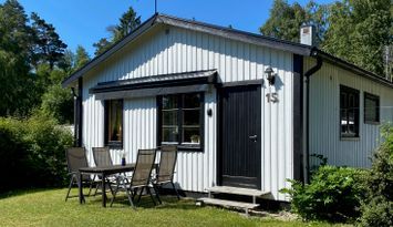 Trivsam gäststuga för 4 vid Tofta strand. Wi-fi!