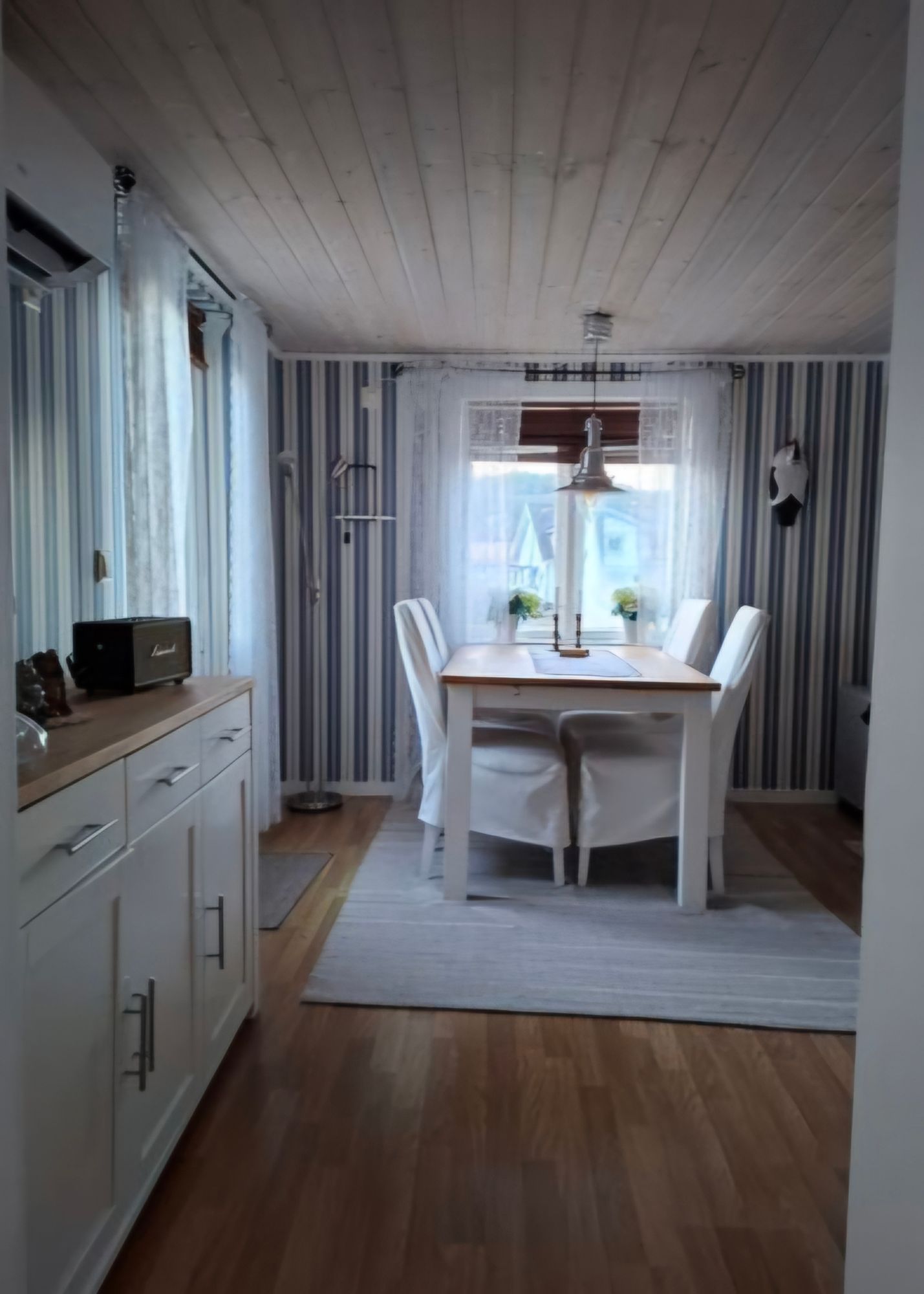 Mysig stuga med centraltläge nära havet – bild 7 av 19