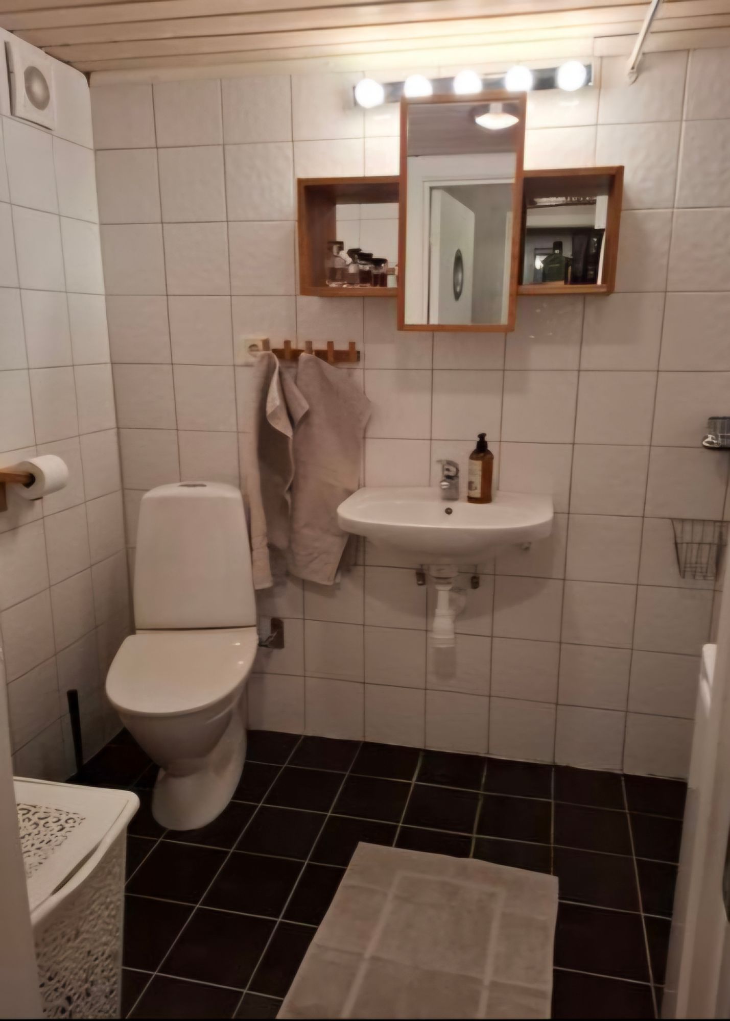 Mysig stuga med centraltläge nära havet – bild 12 av 19