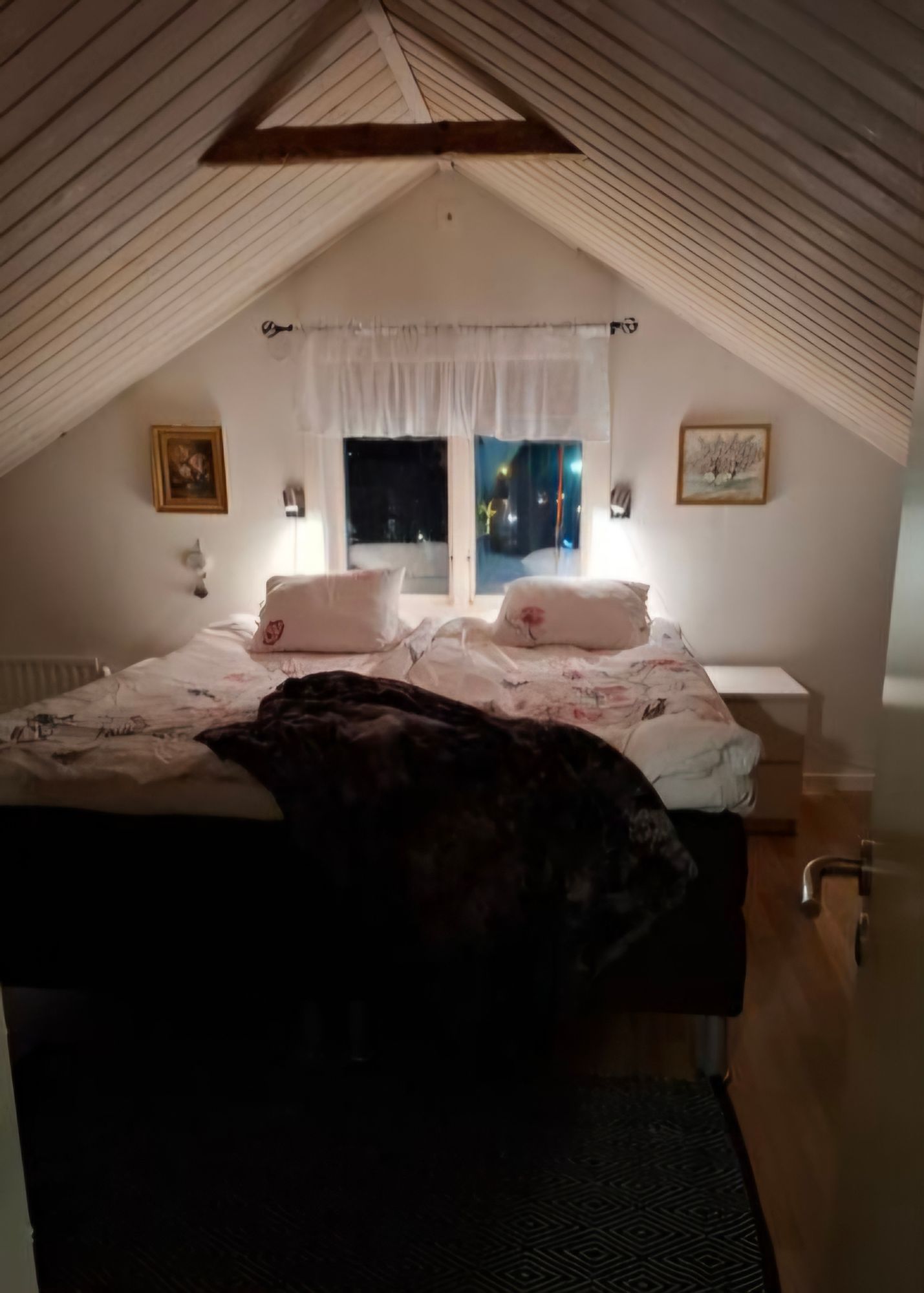 Mysig stuga med centraltläge nära havet – bild 10 av 19