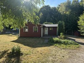 Skogsnära stuga i Ludvigsborg