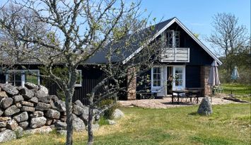 Öland - Stenhus med naturskön miljö invid Naturres