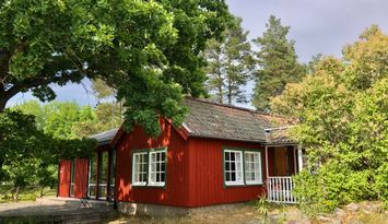 Fin stuga på landet, ändå nära till aktiviteter.