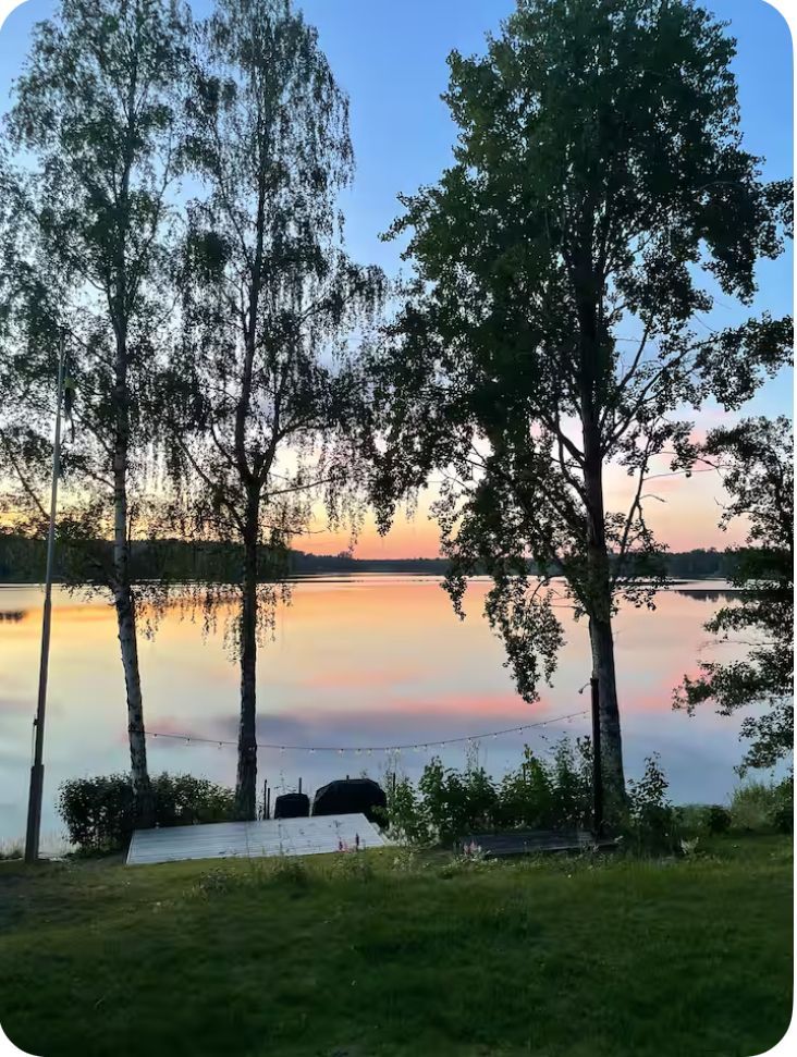 Mysig stuga vid en sjö med egen brygga – bild 14 av 18