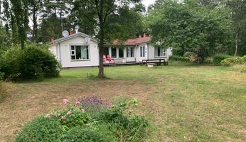 Stuga med stor strandnära tomt utanför Ystad