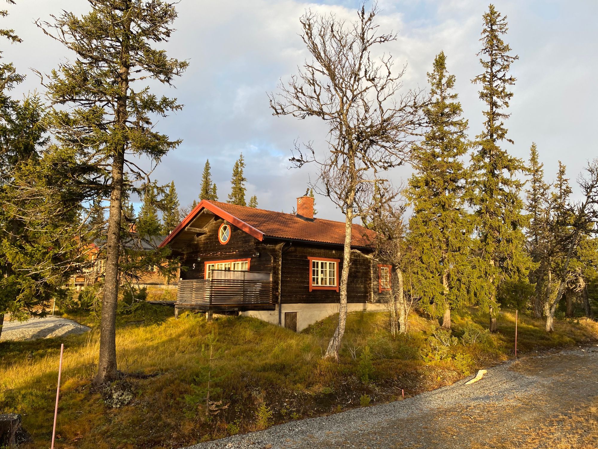 Rymlig timmerstuga i Hållan, Funäsdalen – bild 14 av 24