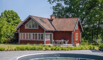 Hus i Mölnbo med uppvärmd pool nära Gnes | SE13025